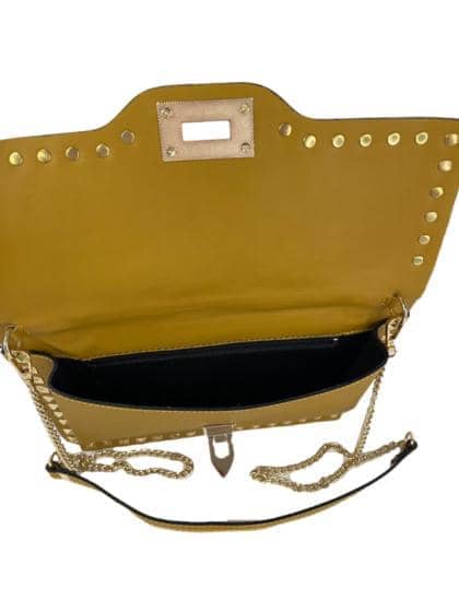 Amira – itališka odinė rankinė su metalinėmis kniedėmis