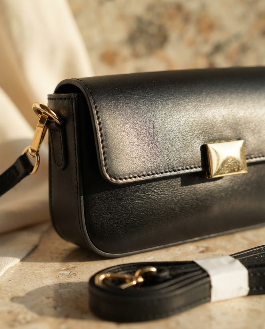 Mira – piccola borsa a mano in pelle